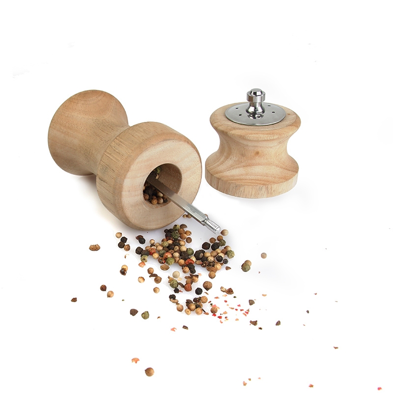 salt shaker pepper mill